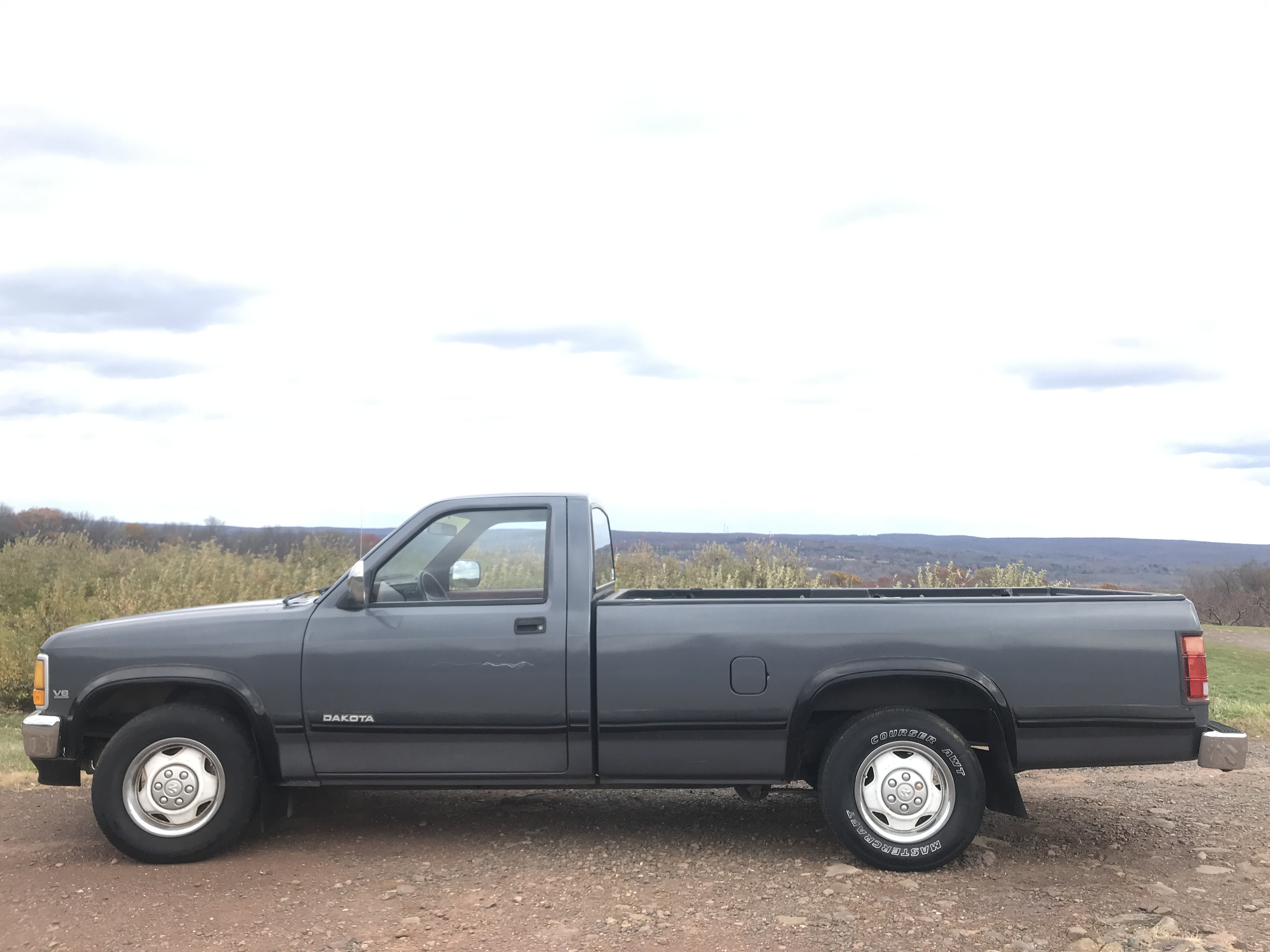 1991 Dodge Dakota Pickup ONE OWNER 117K 8 foot bed and roomy bench seating NICE — photo 2